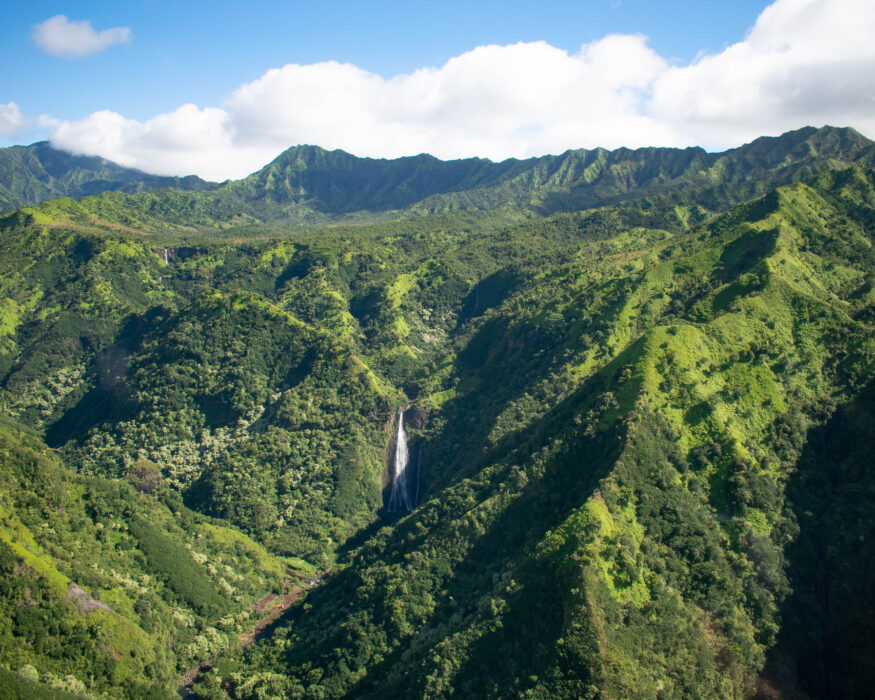 kauai-helicopter-view kauai travel guide