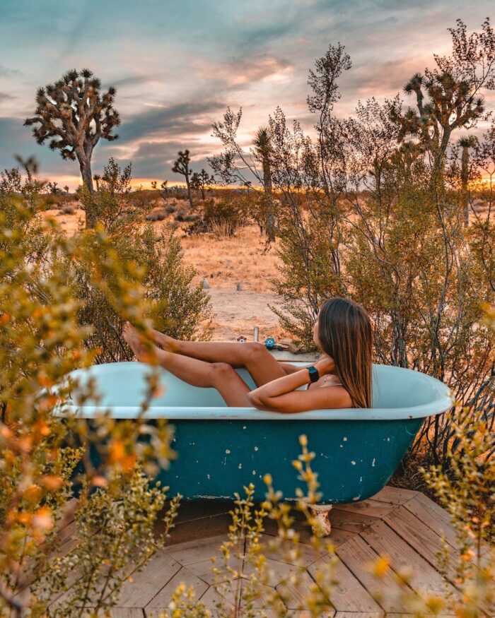 joshua-tree-airbnb-bathtub joshua tree bathtub