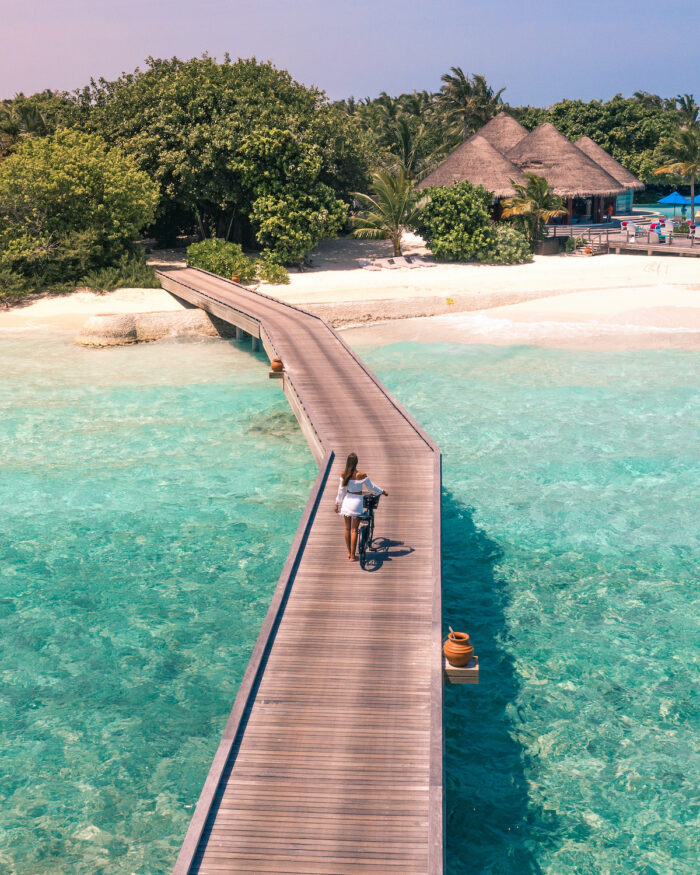 dusit-thani-maldives-jetty-bicycle dusit-thani-maldives-jetty-bicycle