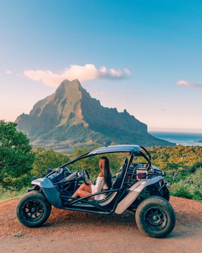 moorea-belvedere-lookout-car moorea belvedere view