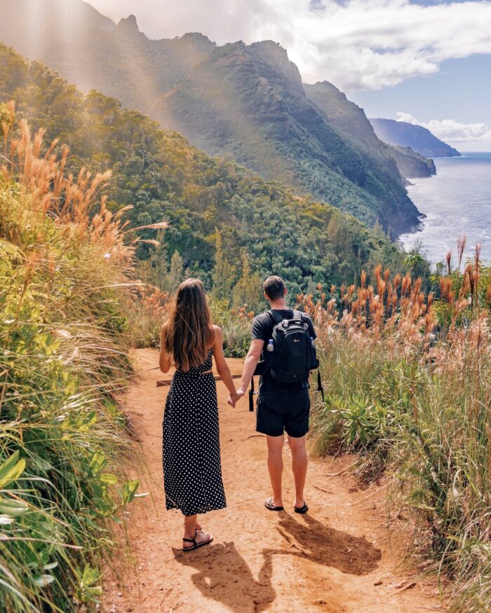 kauai-kalalau-trail-2 kauai hiking couple