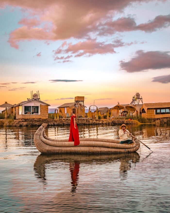peru-uros-boat-1 peru-uros-boat-1