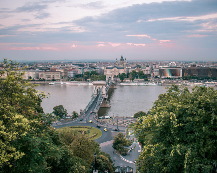 budapest-chain-bridge-view budapest-chain-bridge-view