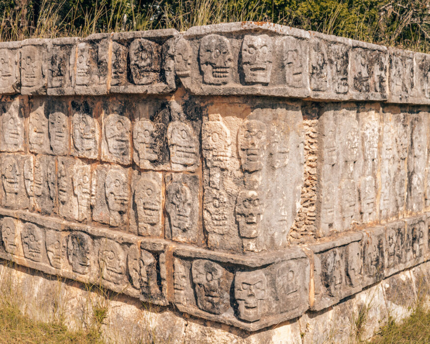 mexico-chichen-itza-skulls mexico-chichen-itza-skulls