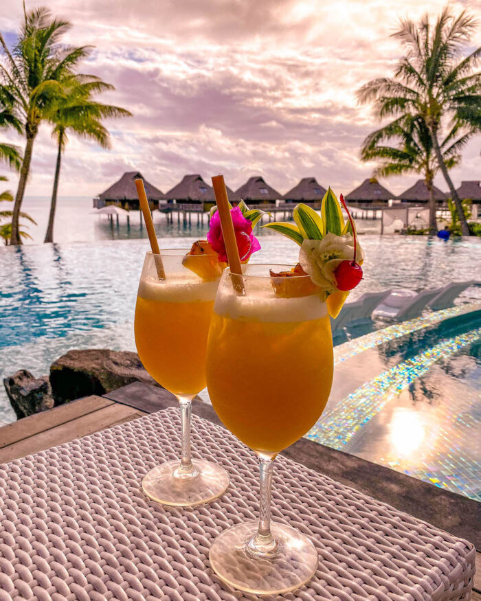 cocktails-pool-conrad-bora-bora cocktails by the pool