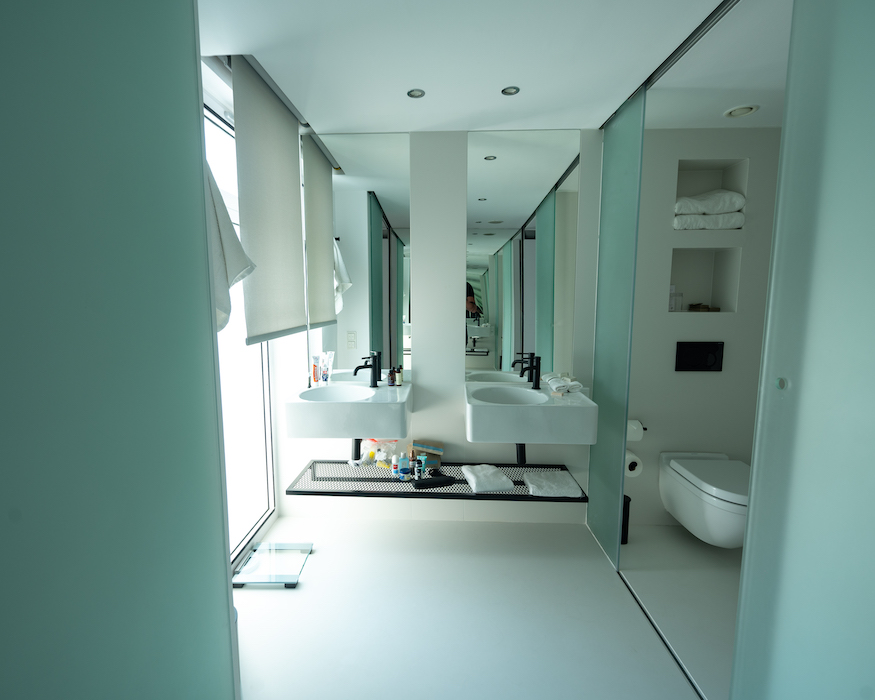 Periscope-Hotel-penthouse-suite-bathroom