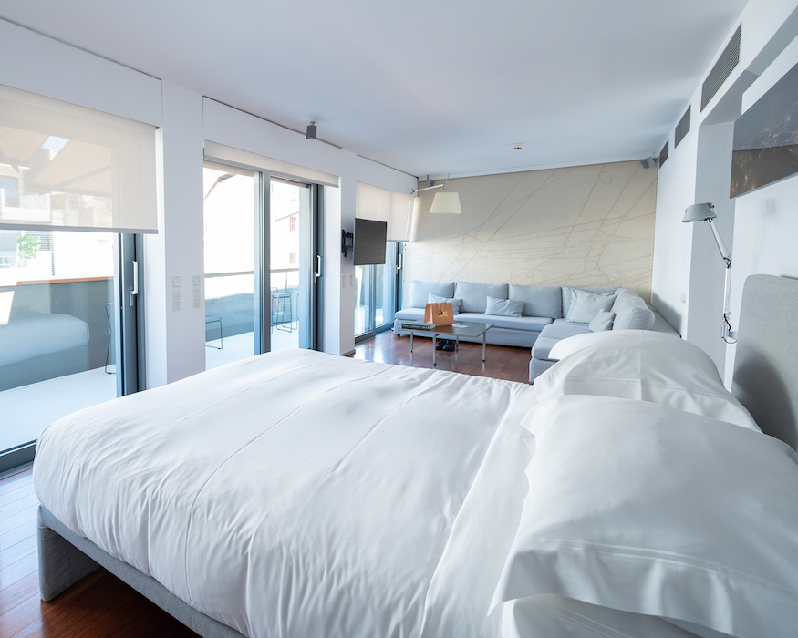Periscope-Hotel-penthouse-suite-bed