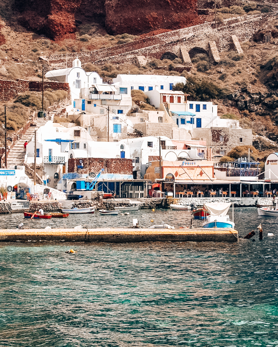 amoudi-bay-photo-spots-santorini