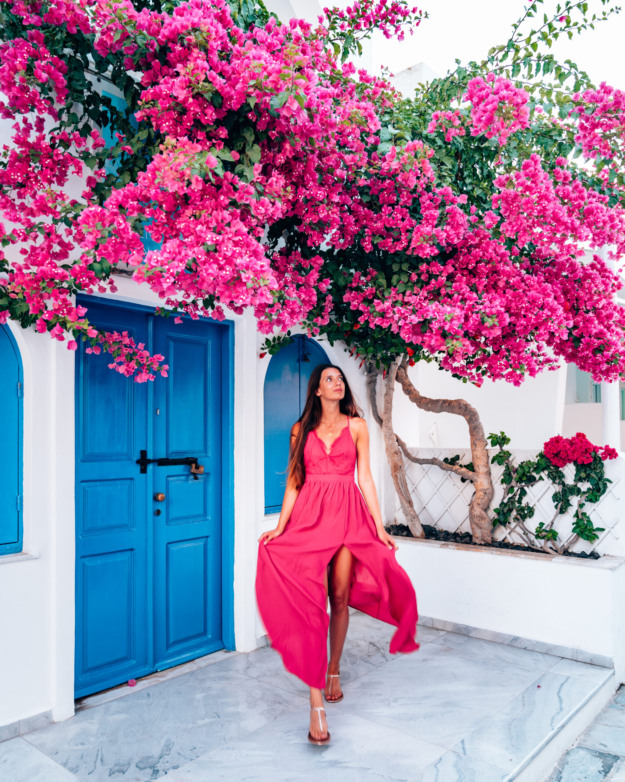bougainvillea-oia-photo-spots-santorini