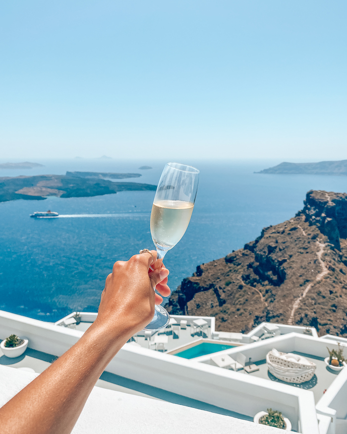 grace-hotel-santorini-champagne