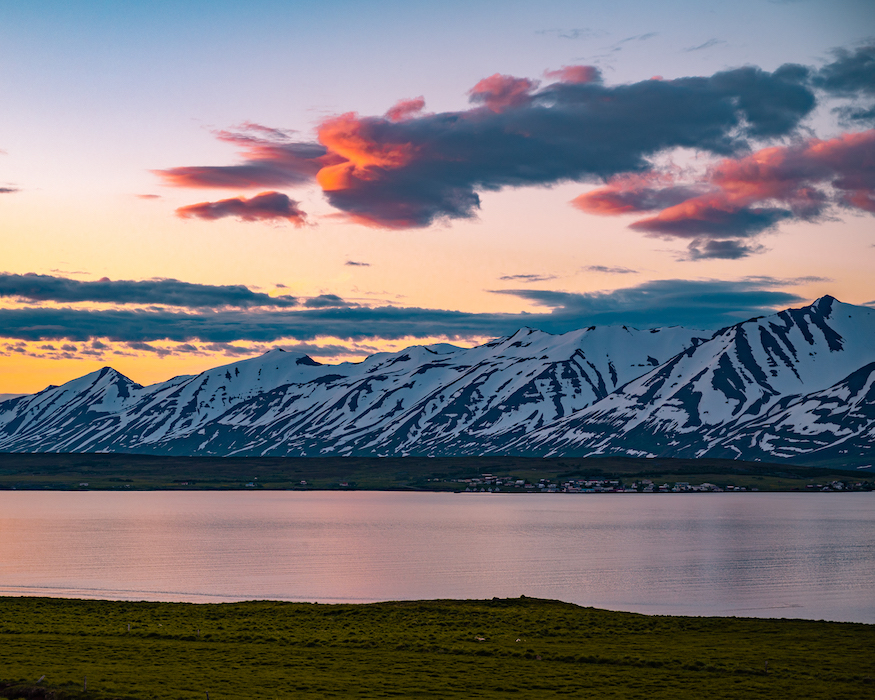 sunset-mountains-Best-things-to-do-in-iceland sunset behind snowy mountains iceland