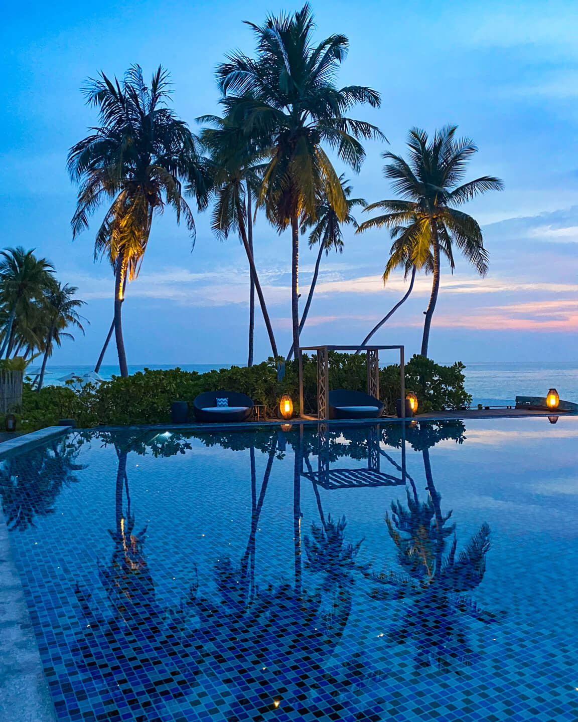 infinity pool Fushifaru Maldives