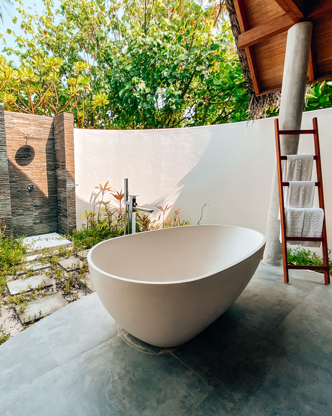 freestanding bathtub