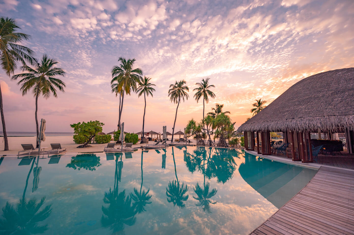 constance-halaveli-maldives-sunset-pool